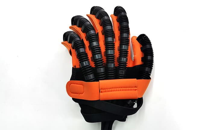 Pneumatic finger trainer